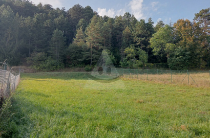 Pozemok na predaj, Slovenské Pravno